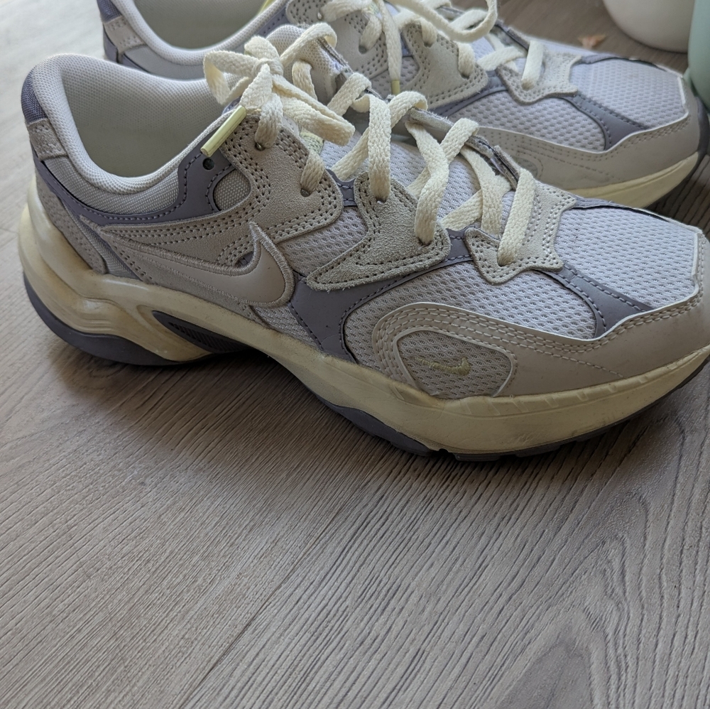 Nike AL8 sneakers Size 7.5 Wmn (Lightly Used)